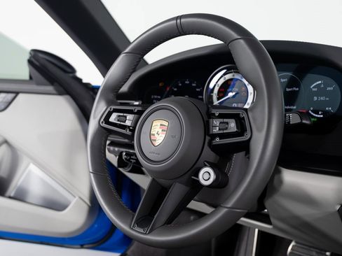 Certified 2024 Porsche 911 Carrera GTS image 28