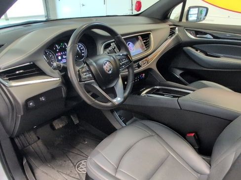 Used 2023 Buick Enclave Essence image 10