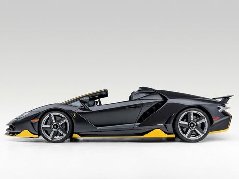 Used 2017 Lamborghini Centenario LP 770-4 image 2
