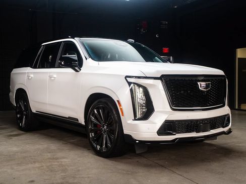 Used 2025 Cadillac Escalade V AWD/4WD image 7