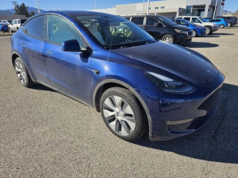 Used 2024 Tesla Model Y Long Range image 9