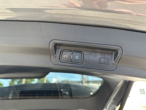 Used 2025 Ford Explorer ST-Line w/ ST-Line Street Pack image 11