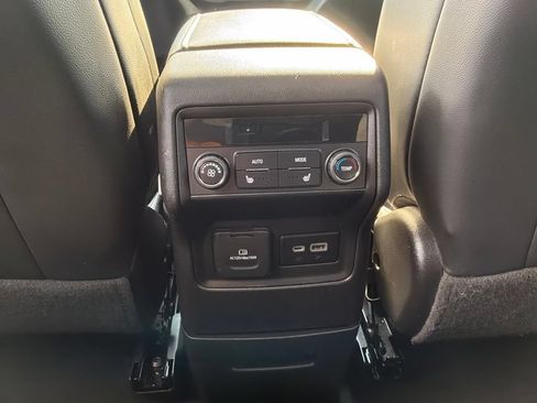 Used 2023 GMC Acadia SLT w/ Elevation Edition FWD image 40