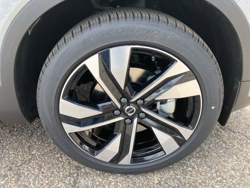 New 2026 Volvo XC40 B5 Plus w/ Climate Package AWD/4WD image 9