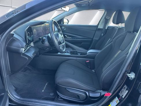 Used 2023 Hyundai Elantra SEL w/ Convenience Package image 7