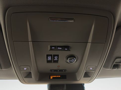 Used 2017 Chevrolet Suburban LT w/ LT Signature Package AWD/4WD image 19