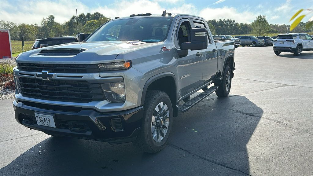 Used 2025 Chevrolet Silverado 2500 Custom AWD/4WD image 3