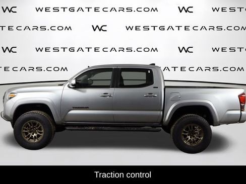 Used 2022 Toyota Tacoma SR5 w/ Technology Package image 5