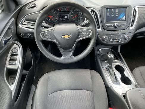 Used 2018 Chevrolet Malibu LT FWD image 11