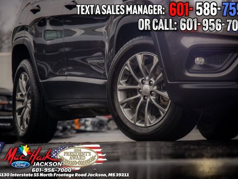 Used 2019 Jeep Cherokee Latitude Plus image 2