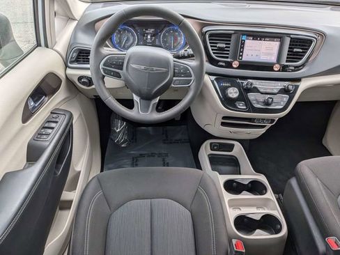 Used 2023 Chrysler Voyager LX image 14