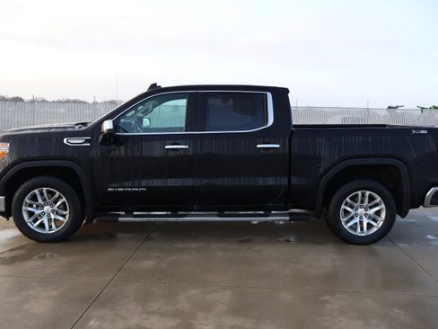 Used 2021 GMC Sierra 1500 SLT image 2