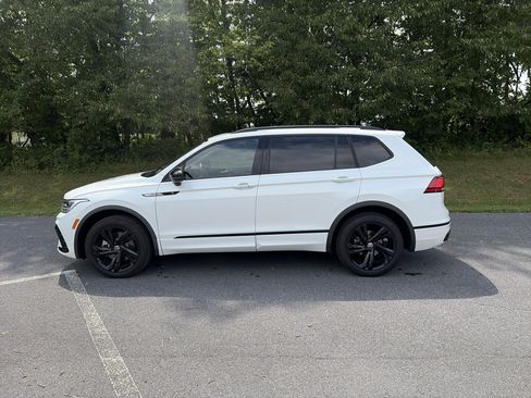 Used 2024 Volkswagen Tiguan SE R-Line AWD/4WD image 8