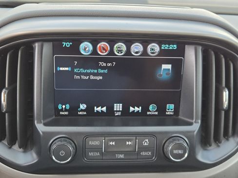Used 2018 Chevrolet Colorado Z71 w/ Z71 Midnight Edition AWD/4WD image 9