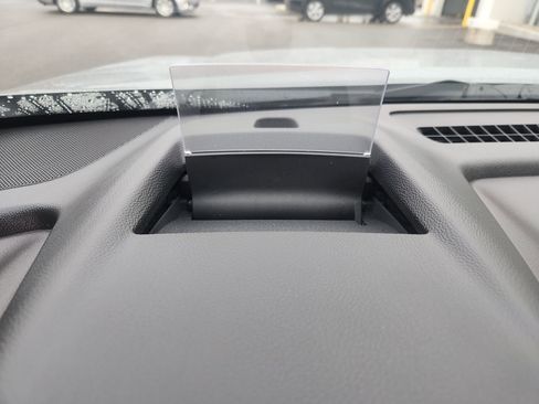 Used 2023 GMC Terrain SLT w/ Infotainment Package II image 29