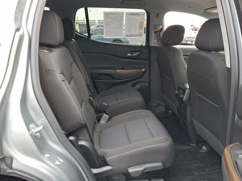 Used 2023 GMC Acadia SLE image 26