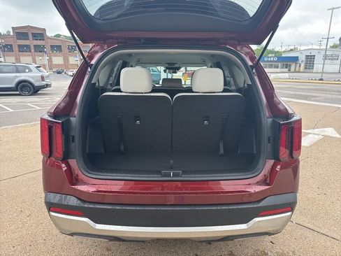 Used 2025 Kia Sorento S image 10
