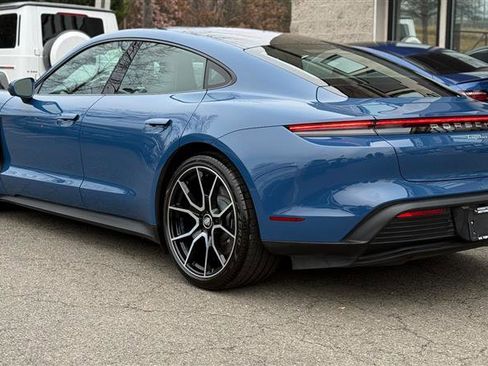 Used 2023 Porsche Taycan image 3