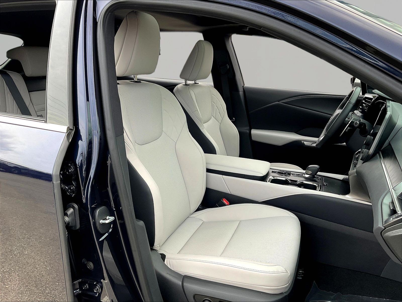Used 2025 Lexus RX 350 Premium w/ Accessory Package (Z1) FWD image 29