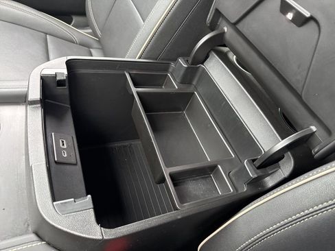 Used 2023 GMC Yukon SLT image 35