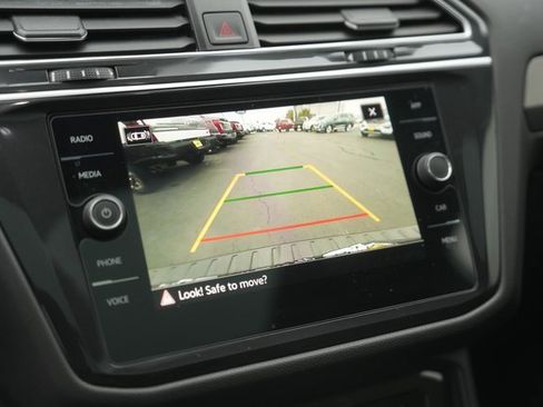 Used 2024 Volkswagen Tiguan SE R-Line image 27