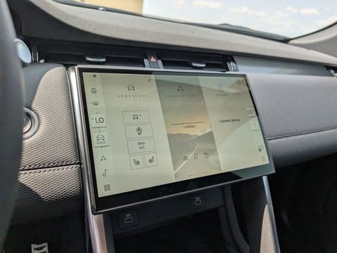 New 2025 Land Rover Discovery Sport Dynamic SE image 9