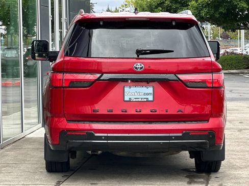Used 2024 Toyota Sequoia Platinum AWD/4WD image 4