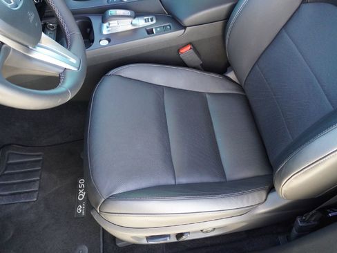 Certified 2024 INFINITI QX50 Luxe w/ Accent Package image 9