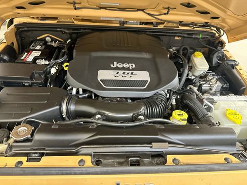 Used 2013 Jeep Wrangler Sport AWD/4WD image 30