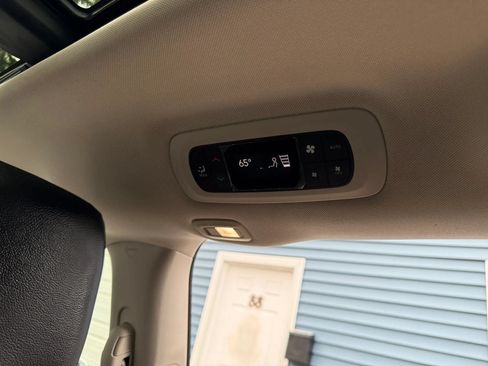 Used 2018 Chrysler Pacifica Touring-L Plus w/ Advanced Safetytec Group FWD image 34