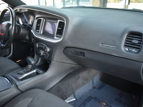 Used 2018 Dodge Charger SXT w/ Blacktop Package image 20