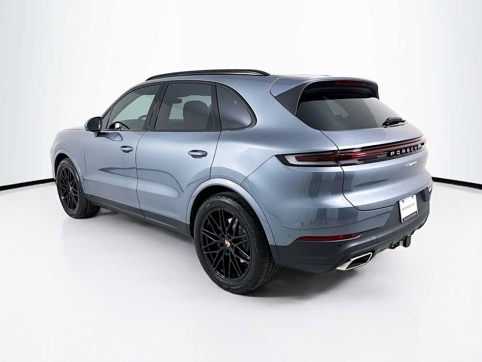 Used 2026 Porsche Cayenne AWD/4WD image 3