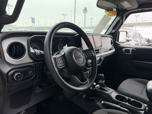 Used 2025 Jeep Wrangler Sport image 30