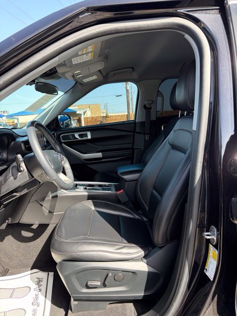 Used 2023 Ford Explorer XLT w/ Equipment Group 202A RWD image 9