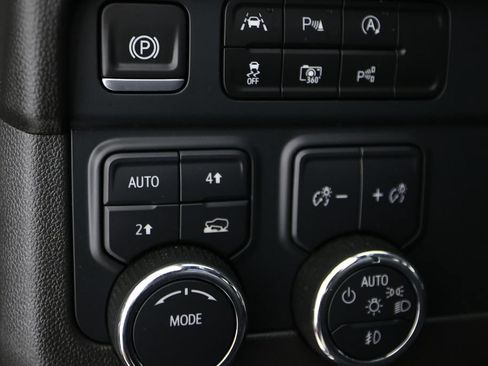 Used 2025 Chevrolet Tahoe High Country AWD/4WD image 25