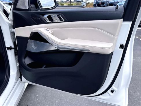 Used 2023 BMW X7 xDrive40i w/ Executive Package AWD/4WD image 32