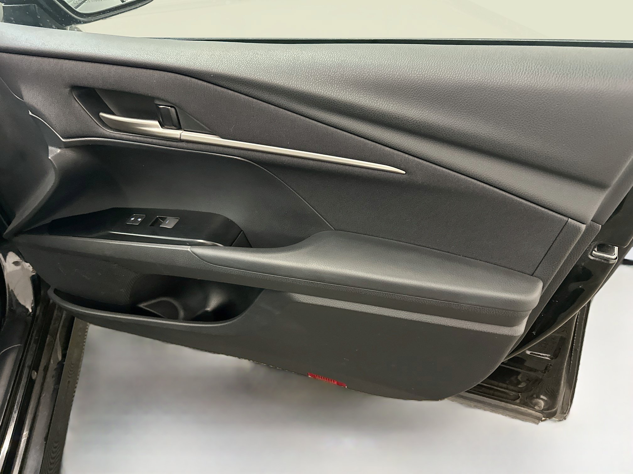 Used 2025 Toyota Camry LE FWD image 33