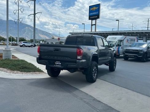 Used 2017 Toyota Tacoma TRD Sport w/ Premium & Technology Package AWD/4WD image 7