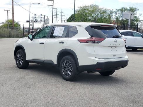 Used 2024 Nissan Rogue S AWD/4WD image 3