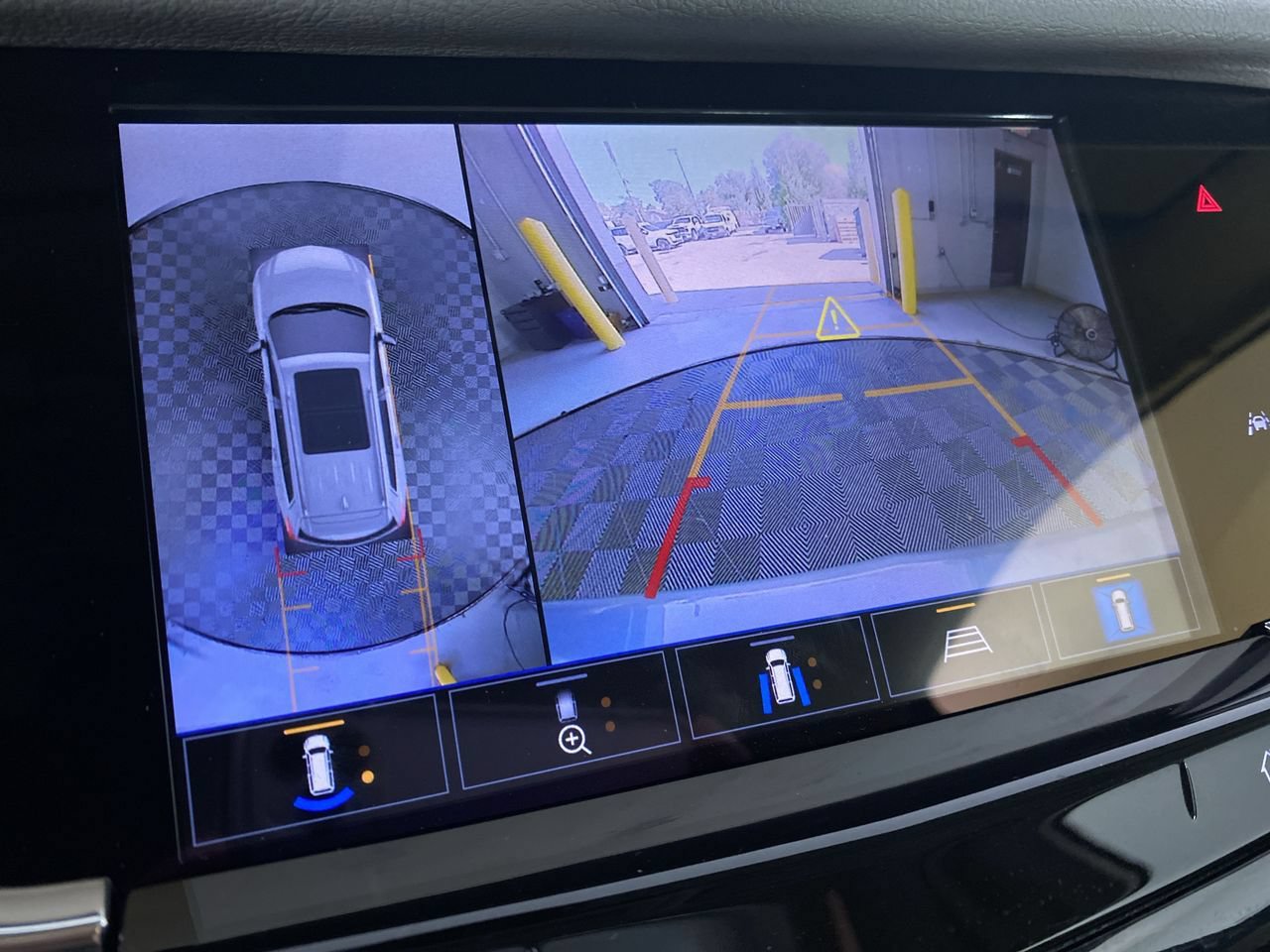 Used 2024 Cadillac XT6 Premium Luxury w/ Technology Package FWD image 7