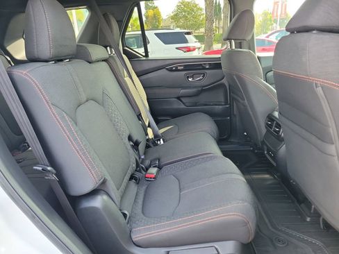 Used 2025 Honda Pilot Sport image 18