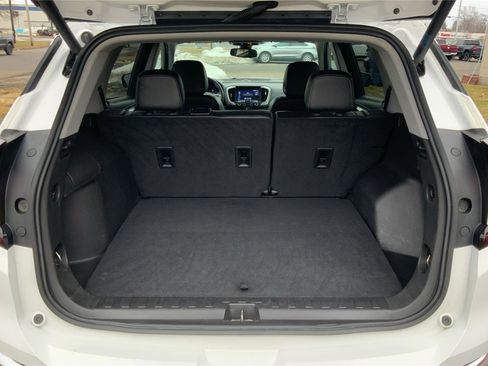 Used 2024 GMC Terrain SLT image 12