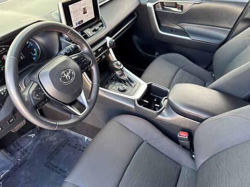 Used 2024 Toyota RAV4 SE w/ Weather & Moonroof Package image 10