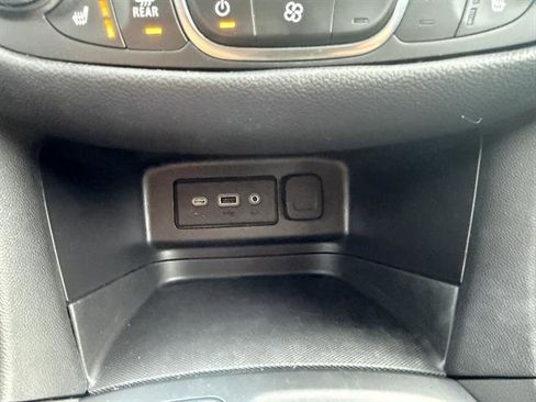 Used 2023 Chevrolet Equinox LT image 34