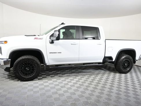 Used 2026 Chevrolet Silverado 3500 LT w/ Convenience Package AWD/4WD image 2