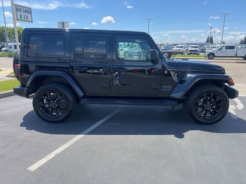 Used 2025 Jeep Wrangler Unlimited Sahara AWD/4WD image 11
