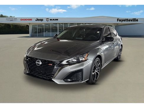 Used 2023 Nissan Altima 2.5 SR image 7