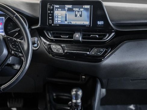 Used 2018 Toyota C-HR XLE image 19