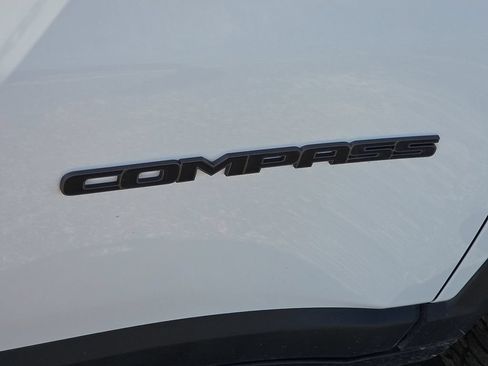 Used 2025 Jeep Compass Trailhawk AWD/4WD image 12