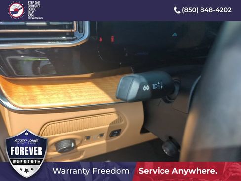 Used 2023 Jeep Grand Wagoneer Series III AWD/4WD image 20